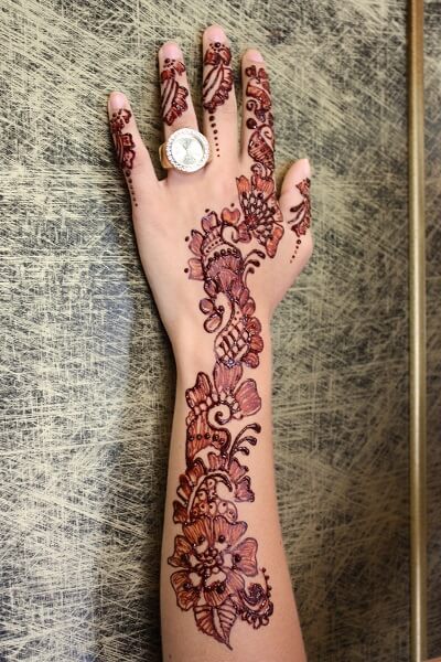 tattoo henna fingers and arm