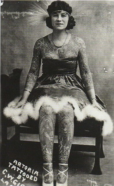 Anna-Gibbons-mujer-tatuada