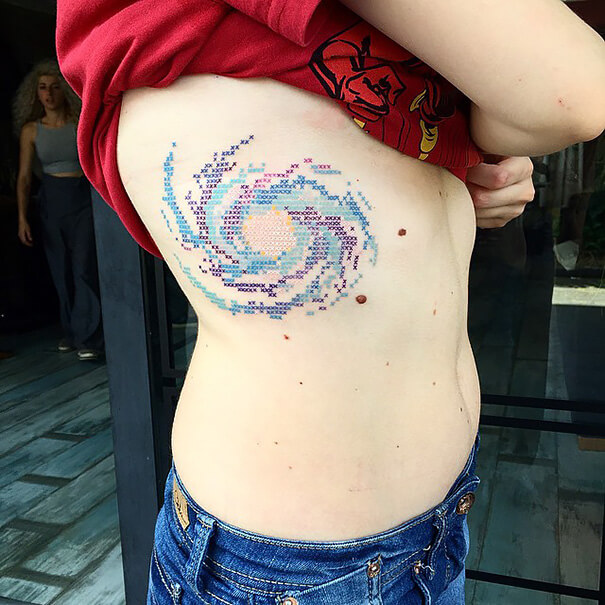 subterraneo Altitud astronomía La última tendencia: tatuajes en punto de cruz | Tatuajes Logia Barcelona
