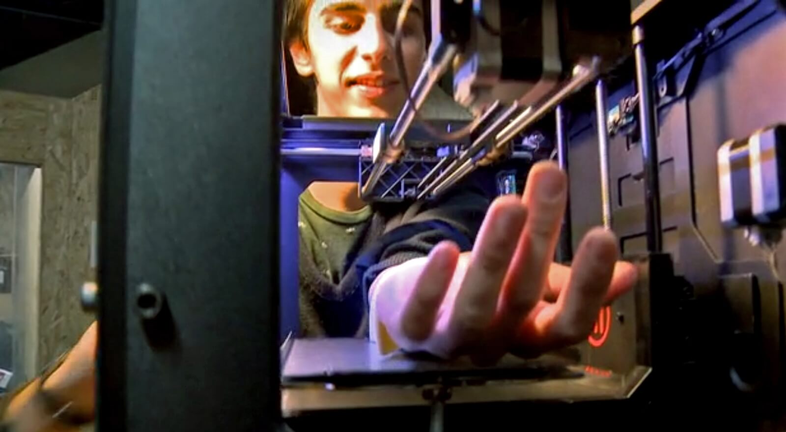 3 Diseñadores franceses convierten una impresora 3D en una máquina tatuadora