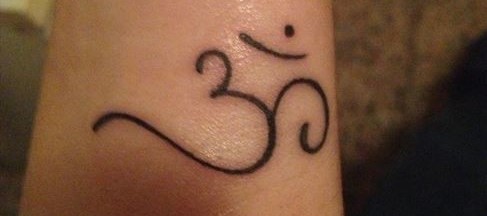 tatuaje simbolo de Om 