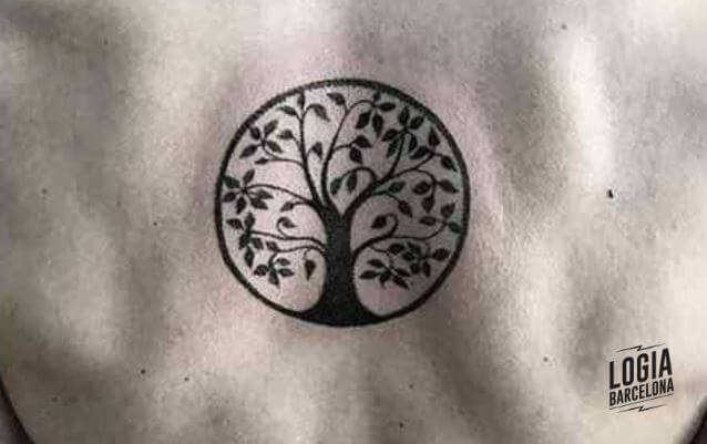 Tatuaje celta arbol de la vida walk in Logia Barcelona