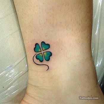 tatuaje de trébol de cuatro hojas