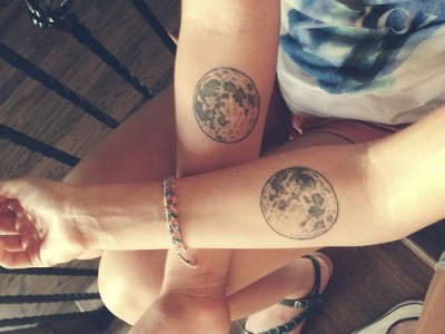 La feminidad de los tatuajes de lunas