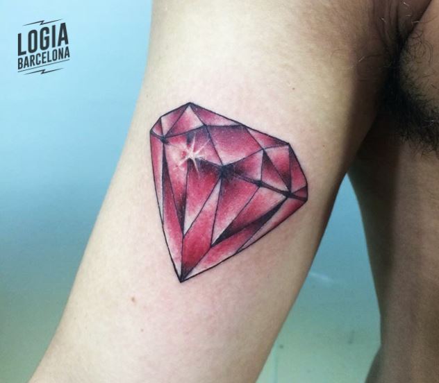 Tatuajes de diamante rojo brazo Logia Barcelona