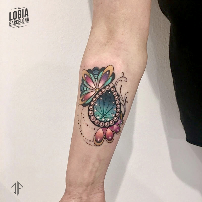 Tatuajes de diamante collar brazo Dif Yantra Logia Barcelona