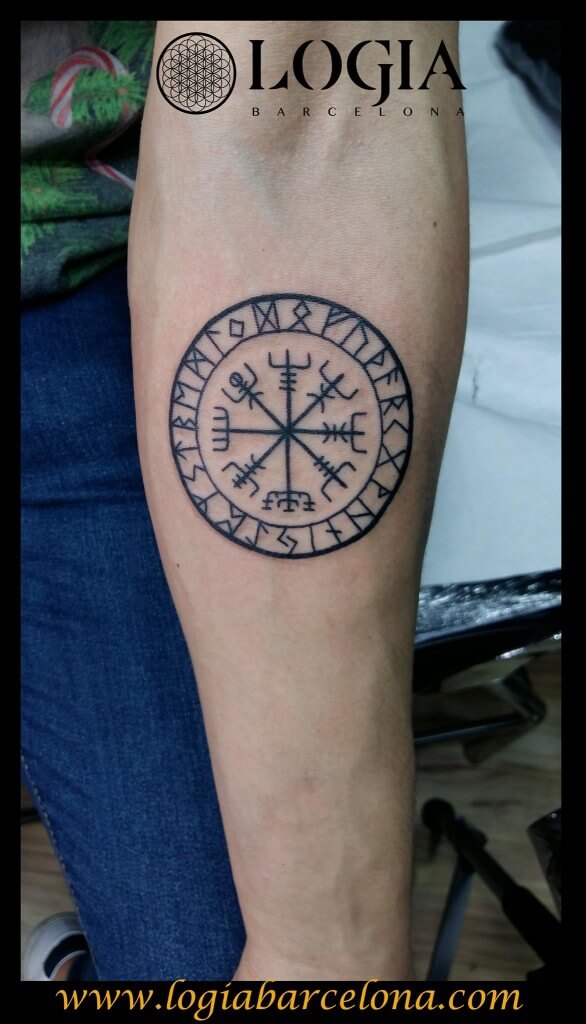 Tatuajes de simbología vikinga Vegvisir tattoo