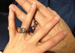 tatuajes-anillos-de-compromiso-para-parejas