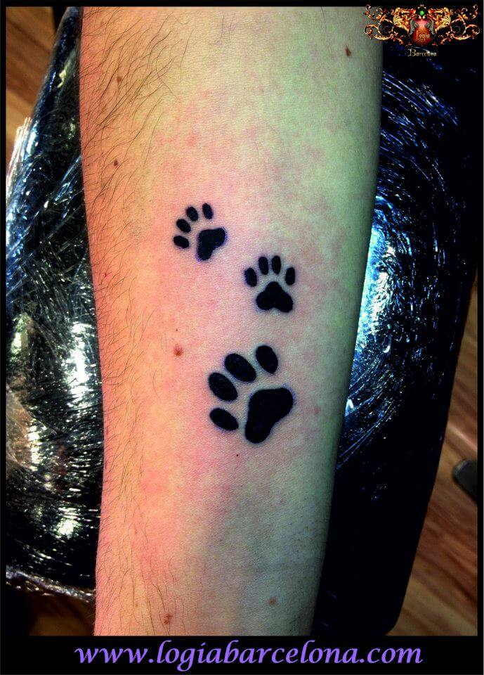 Tatuajes de huellas de animales | Logia Tattoo Barcelona