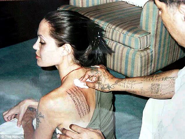 Sak Yant tattoo de Angelina Jolie
