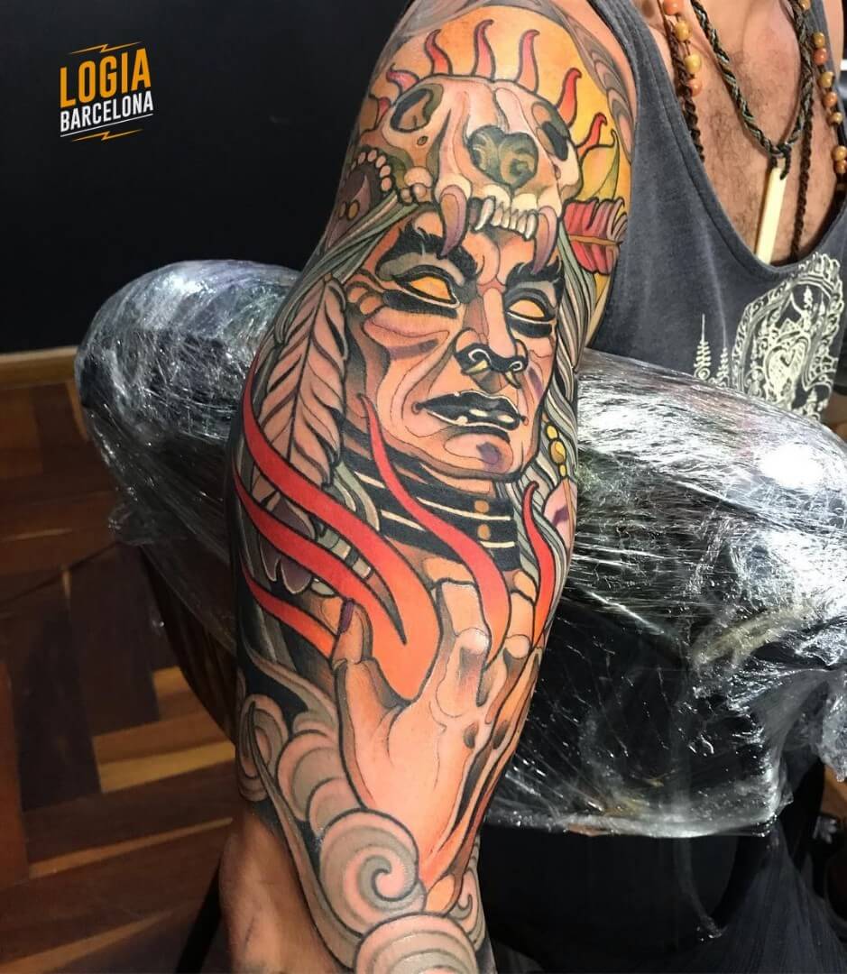 Tatuaje Jefe Indio Calavera Fuego Felipe Videira Logia Barcelona
