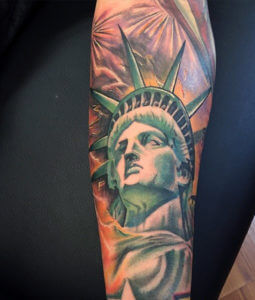 tatuaje de la estatua de la libertad