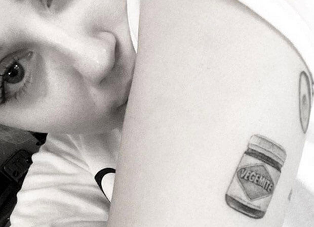 Miley Cyrus y su declaración de amor en forma de tatuaje