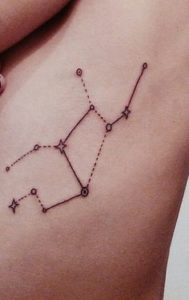 tatuaje constelación de virgo