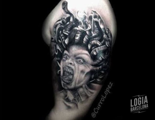 Medusa tattoo realista Curro Lopez Logia Barcelona