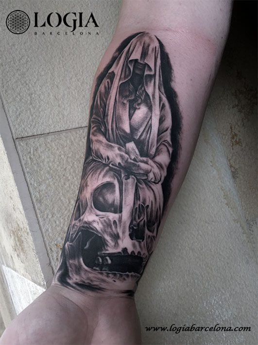 tatuaje antebrazo Logia Barcelona