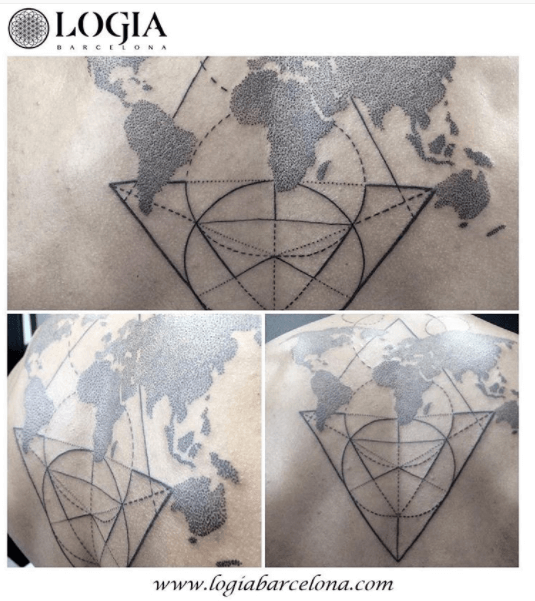 tatuaje de triangulo mapamundi puntillista logia barcelona