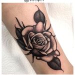 Tatuajes de rosas en blanco y negro