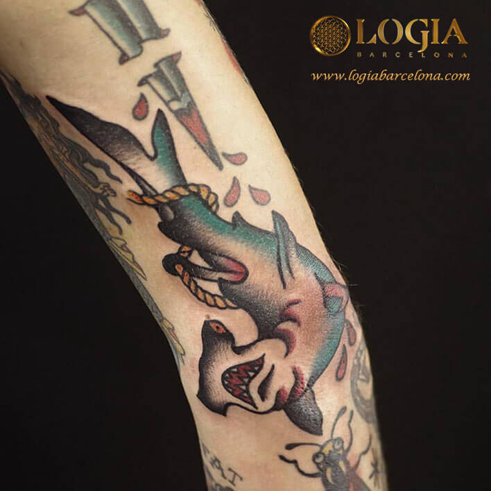 tattoo arm fish hammer logia barcelona epis