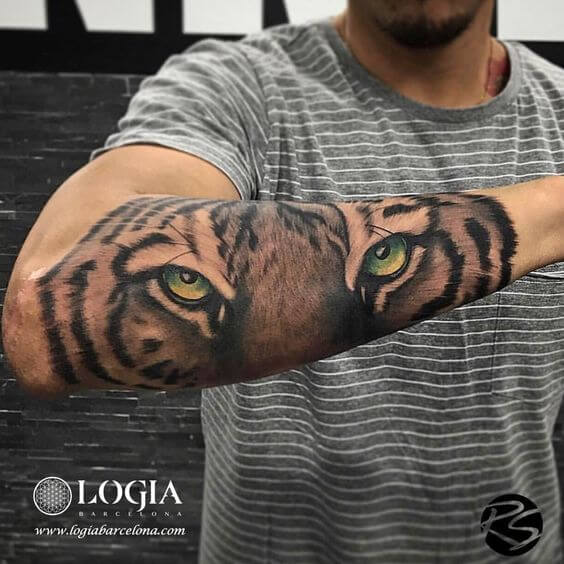 tatuatge avantbraç tigre Lògia BCN