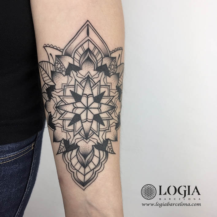 Mandala tattoo sleeve idea for girl - Best Tattoo Ideas Gallery  Tatuaje  mandala en el brazo, Brazos tatuados, Tatuajes brazo mujer frases