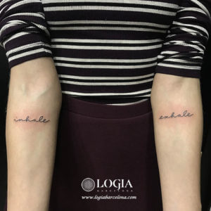 tatuaje walkin lettering espalda Logia Barcelona