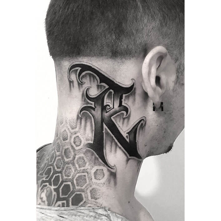 tatuaje lettering cuello logia moskid tatuador web