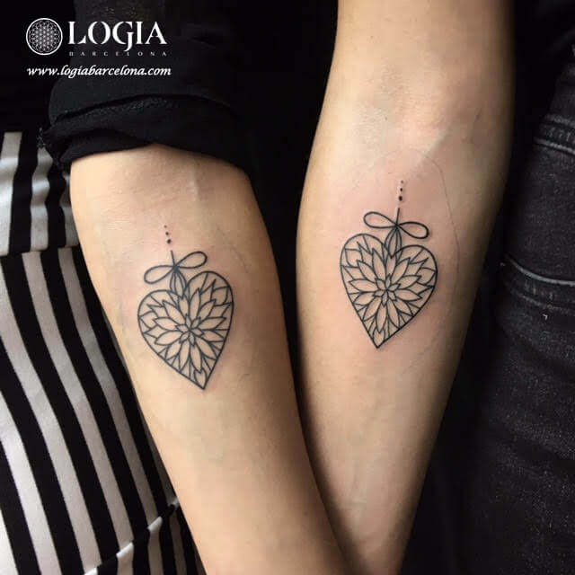 tatuaje corazones relicario brazo logia barcelona illy