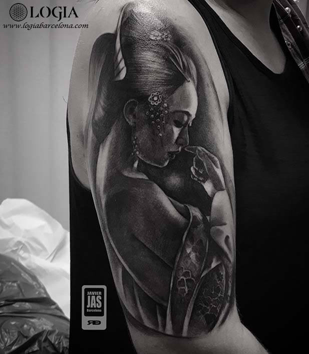 tatuaje brazo geisha black&grey logia tattoo jas