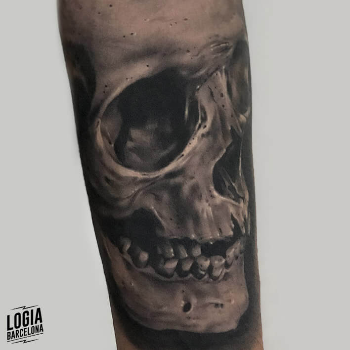 Tatuaje Calavera Realismo Logia Barcelona