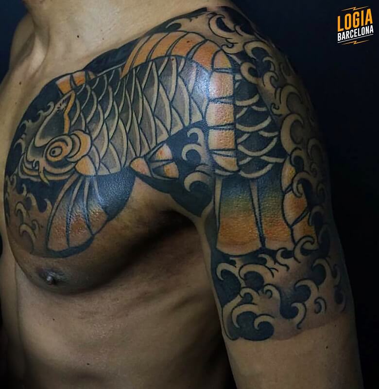 tatuaje hombro japones dragon logia barcelona
