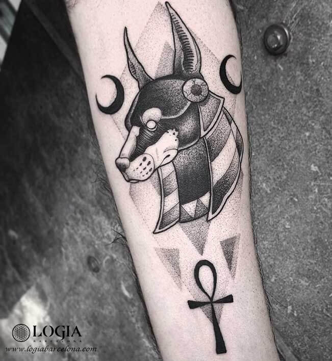 tatuaje brazo animal simbolos egipto logia barcelona pepo