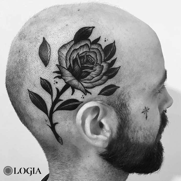 tatuajes de flores para hombres en blanco y negro