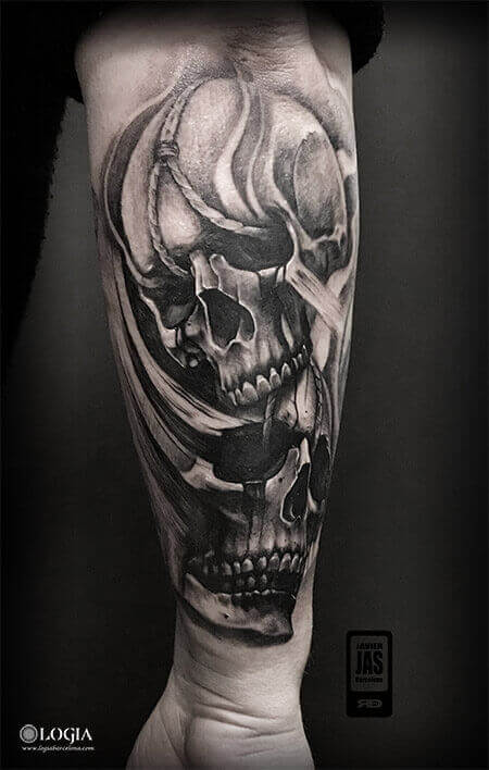 Tatuaje brazo calaveras Logia Barcelona Jas