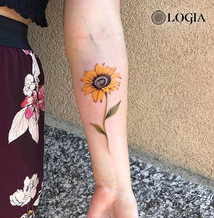 tatuaje flor brazo logia barcelona giulia del bianco