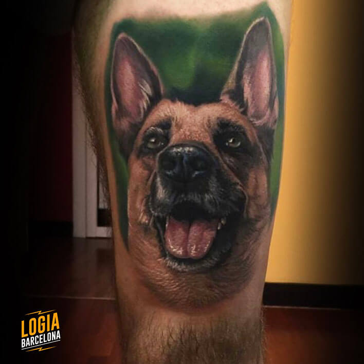 tatuaje realista perro Leo Valverde Logia Barcelona