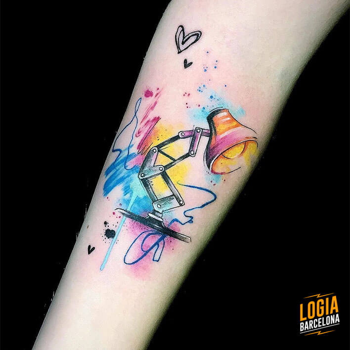 tatuaje brazo lampara color acuarela damsceno