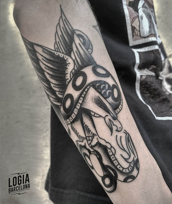 tatuaje aguila serpiente logia barcelona julio herrero