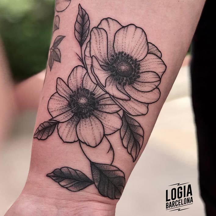 tatuaje antebrazo flores ferran torre