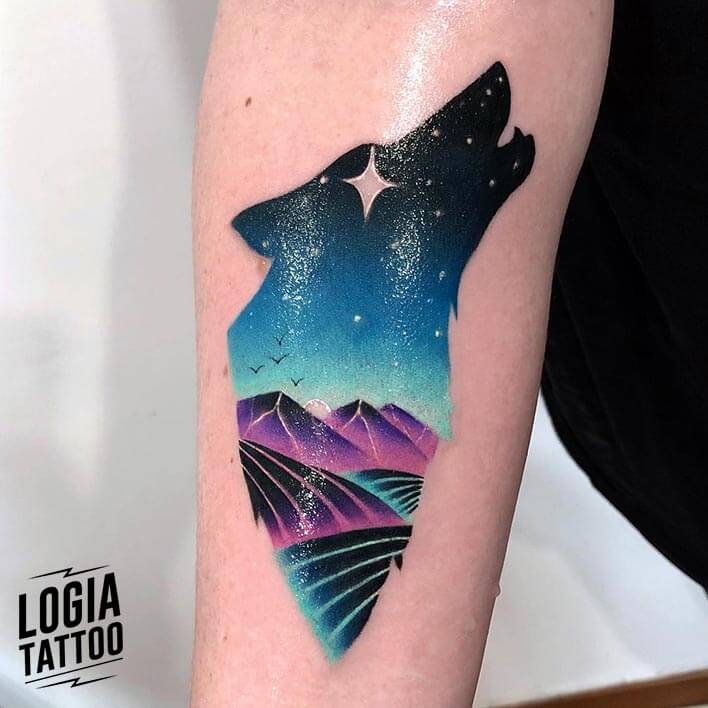 tatuaje doble exposición lobo paisaje brazo logia barcelona daria stahp