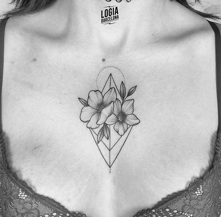 tatuaje delicado flores ferran torre logia barcelona