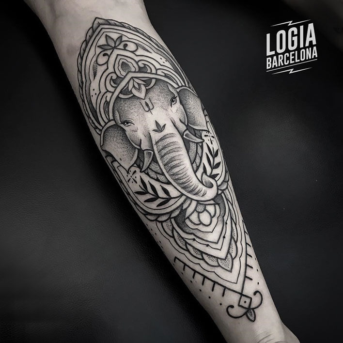 tatuaje codo elefante tradicional logia barcelona Beve