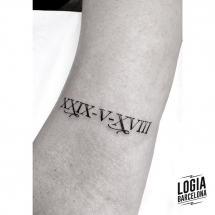 tatuaje fecha lettering moskid logia barcelona