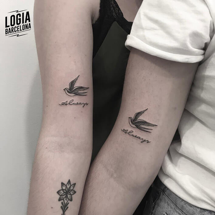 tatuaje logia barcelona parejas golondrinas lettering