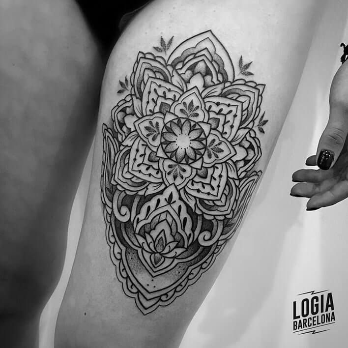 tatuaje pierna ornamental logia barcelona Beve