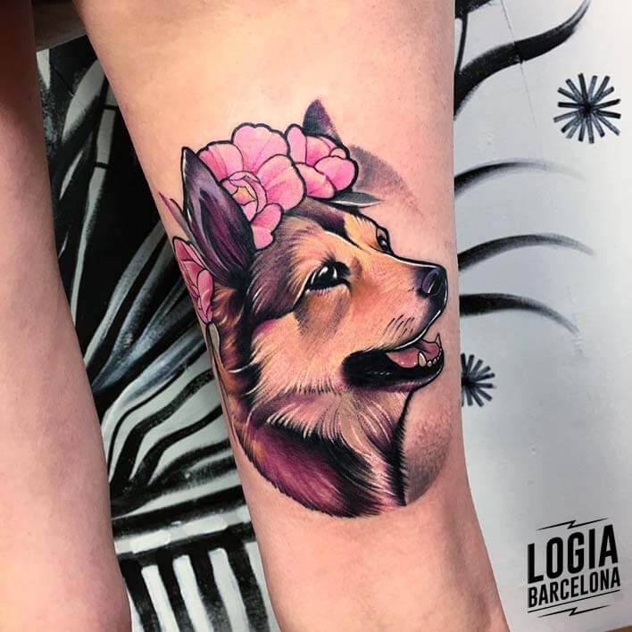 tatuaje perro y flores Nastia Logia Barcelona