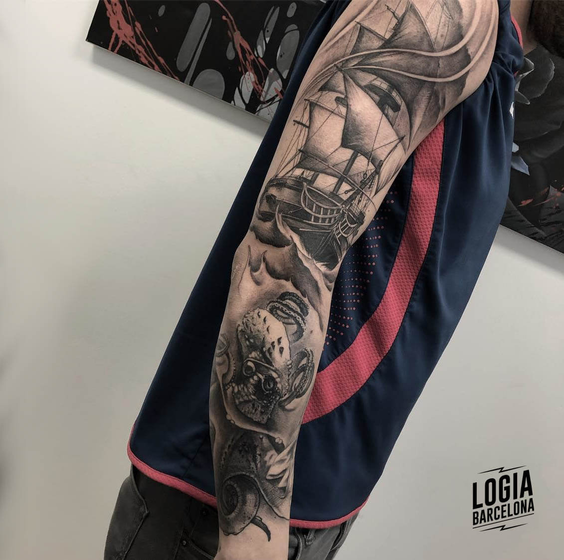 Tatuajes de barcos en el brazo