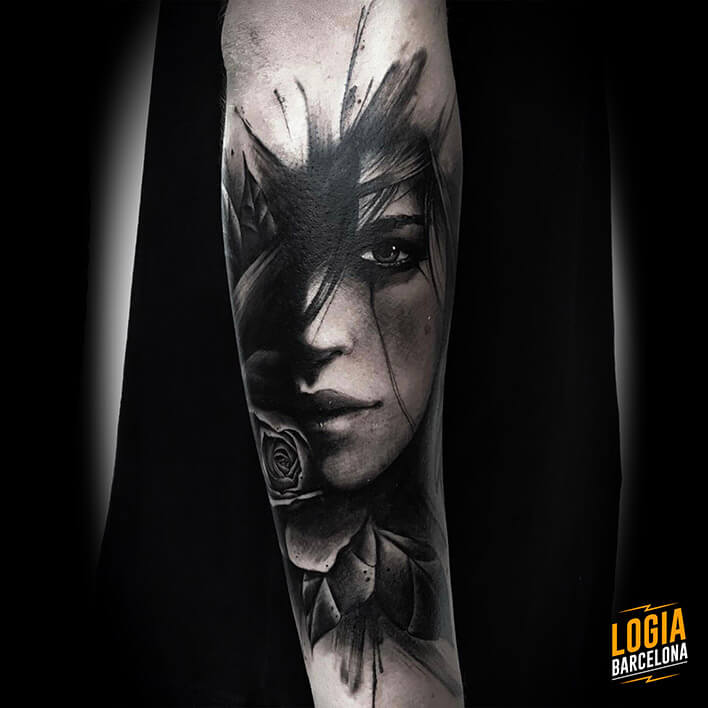 Realismo tattoo retrato brazo Jas Logia Barcelona