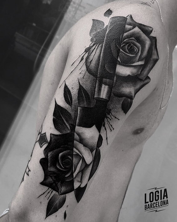 tatuaje_brazo_rosas_cuchillo_Barcelona_Jas