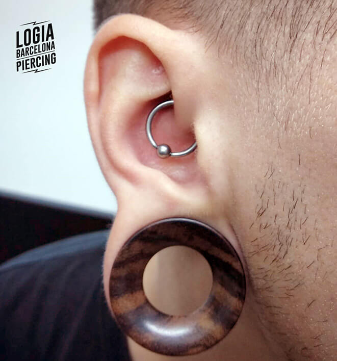 Piercing dilatacion Piercer Marc Logia Barcelona